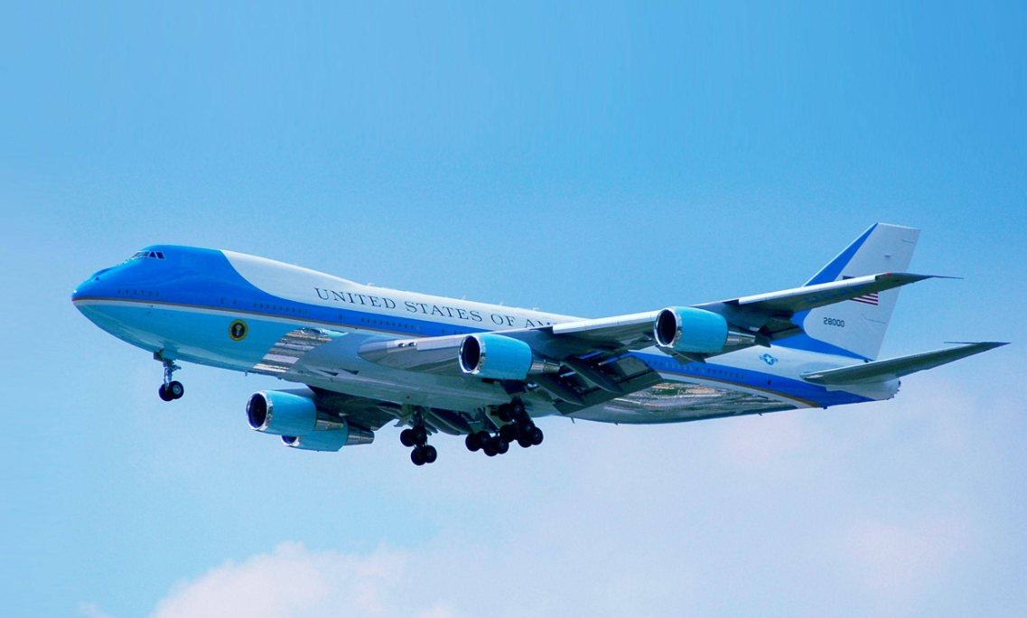 美国的"空军一号"为什么号称无法击落的飞机?它有什么黑科技?