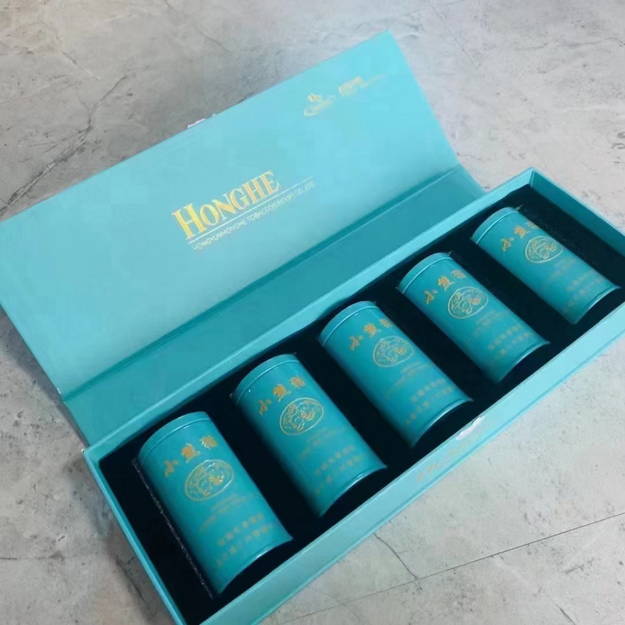 礼盒小熊猫罐,一罐40支,感兴趣的聊聊#高端香烟品鉴