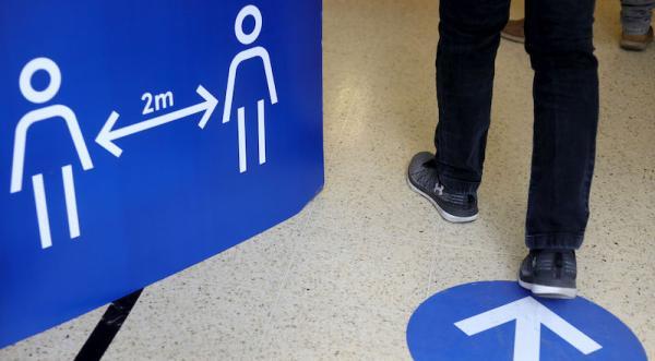 无论是亲人,好朋友或是同学们,朋友的相处里都必须遵守一定的社会距离