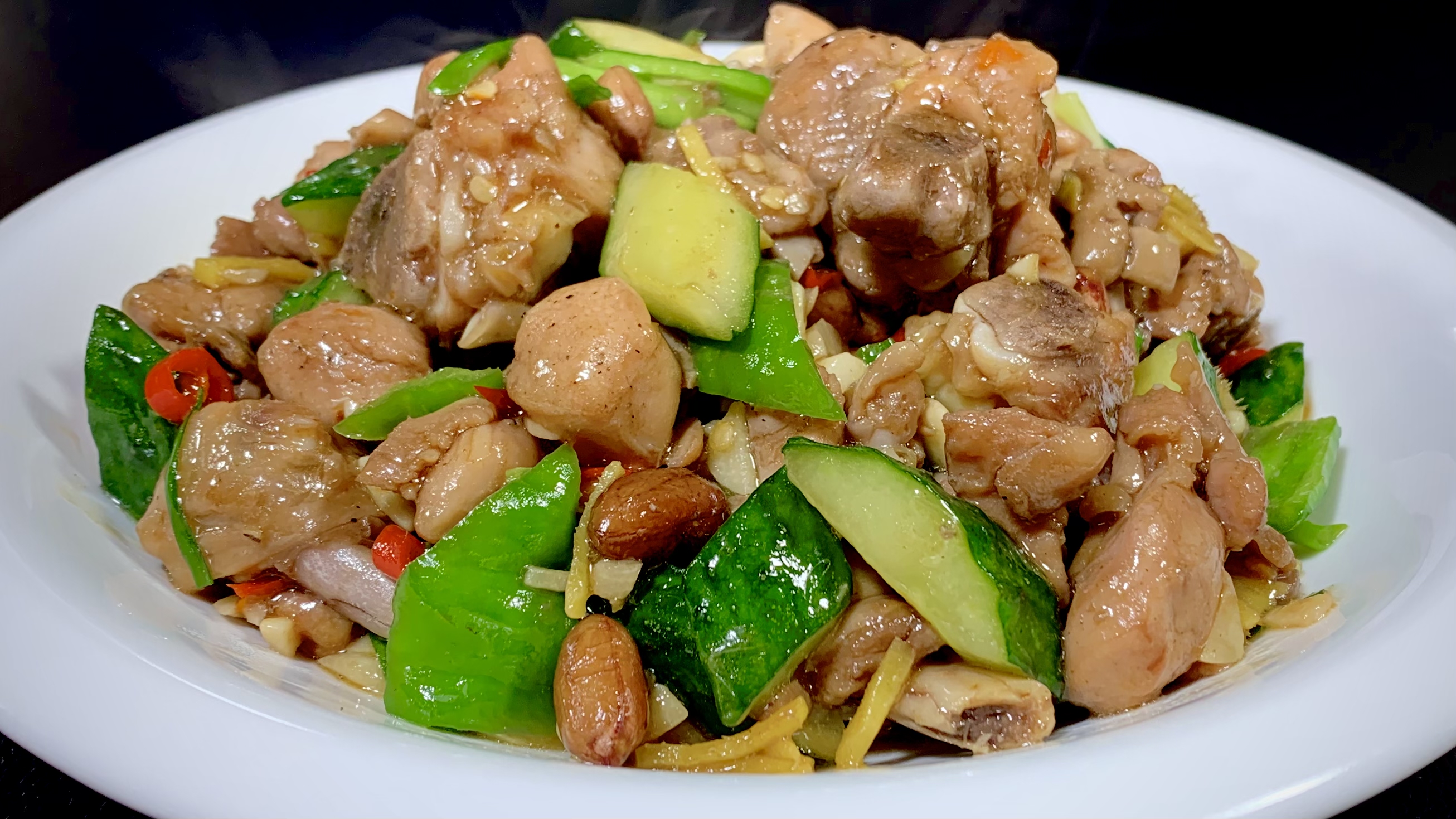 家常鸡肉的做法,鸡肉不腥不柴,岀锅鲜嫩多汁,每次一大碗吃不够