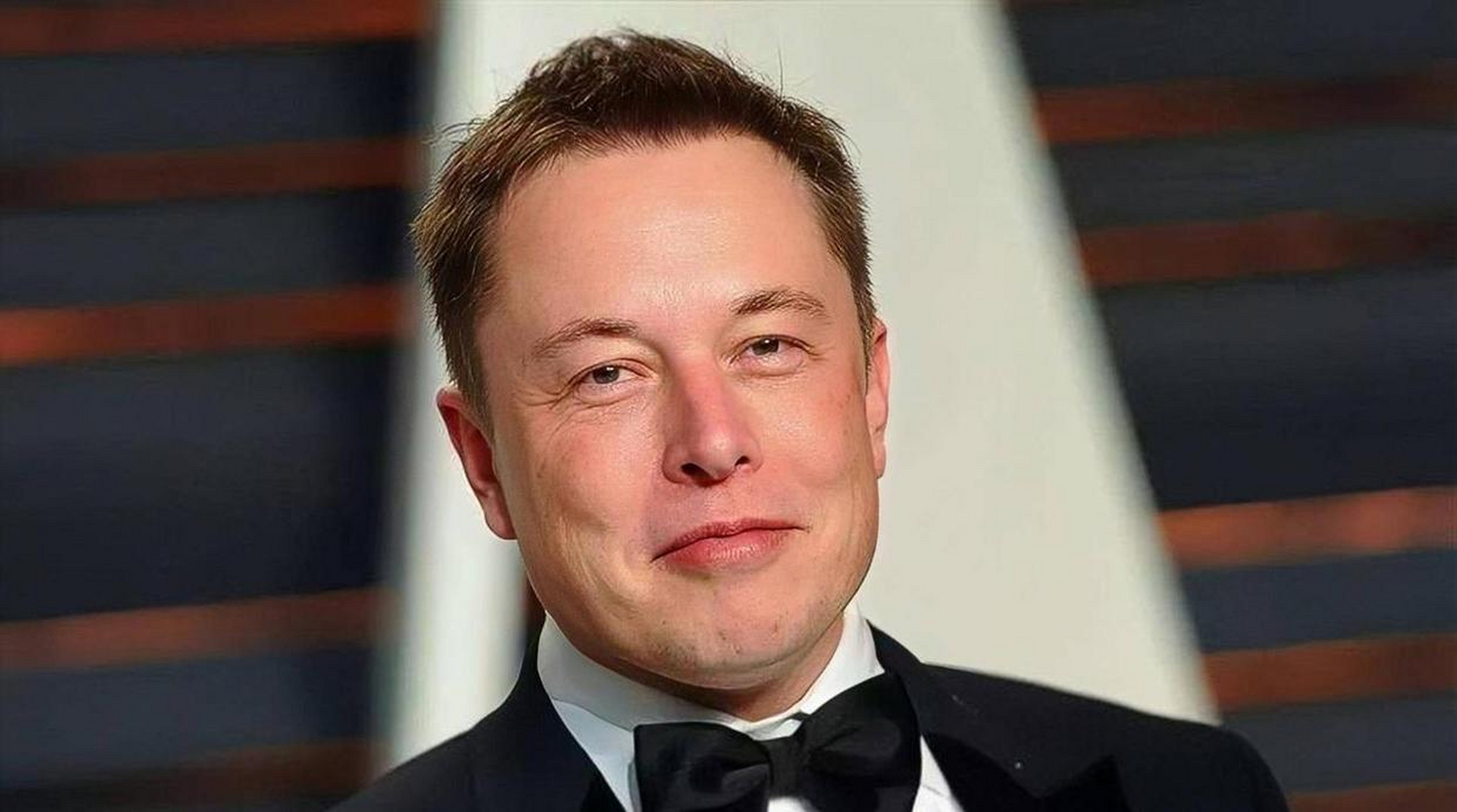 马斯克给年轻人的三条建议和一条忠告:  第一,去做对人类有价值的事情