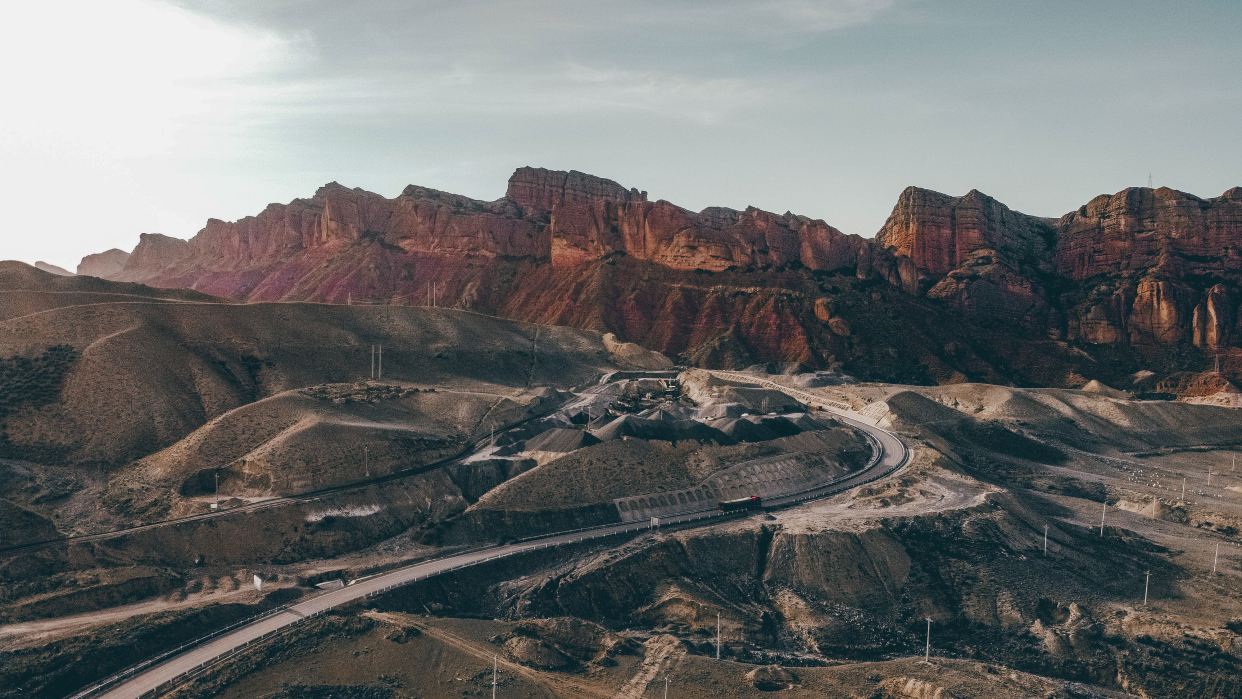 新疆s101省道 6h100公里烂路 野生丹霞草原水库