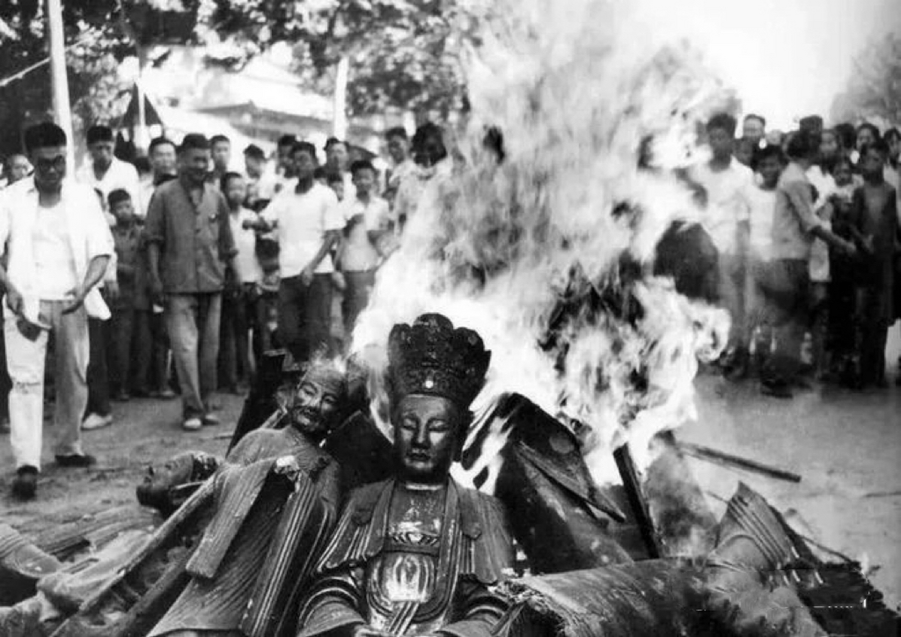 60年代,破四旧时的僧人