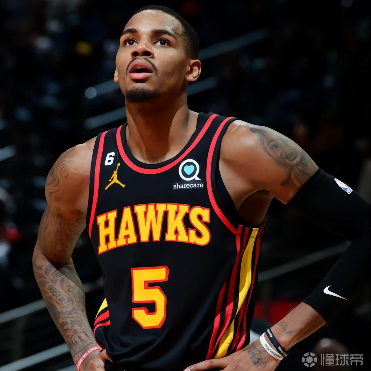 nba官方:老鹰后卫德章泰-穆雷因g4赛后顶撞裁判被禁赛一场 北京时间4