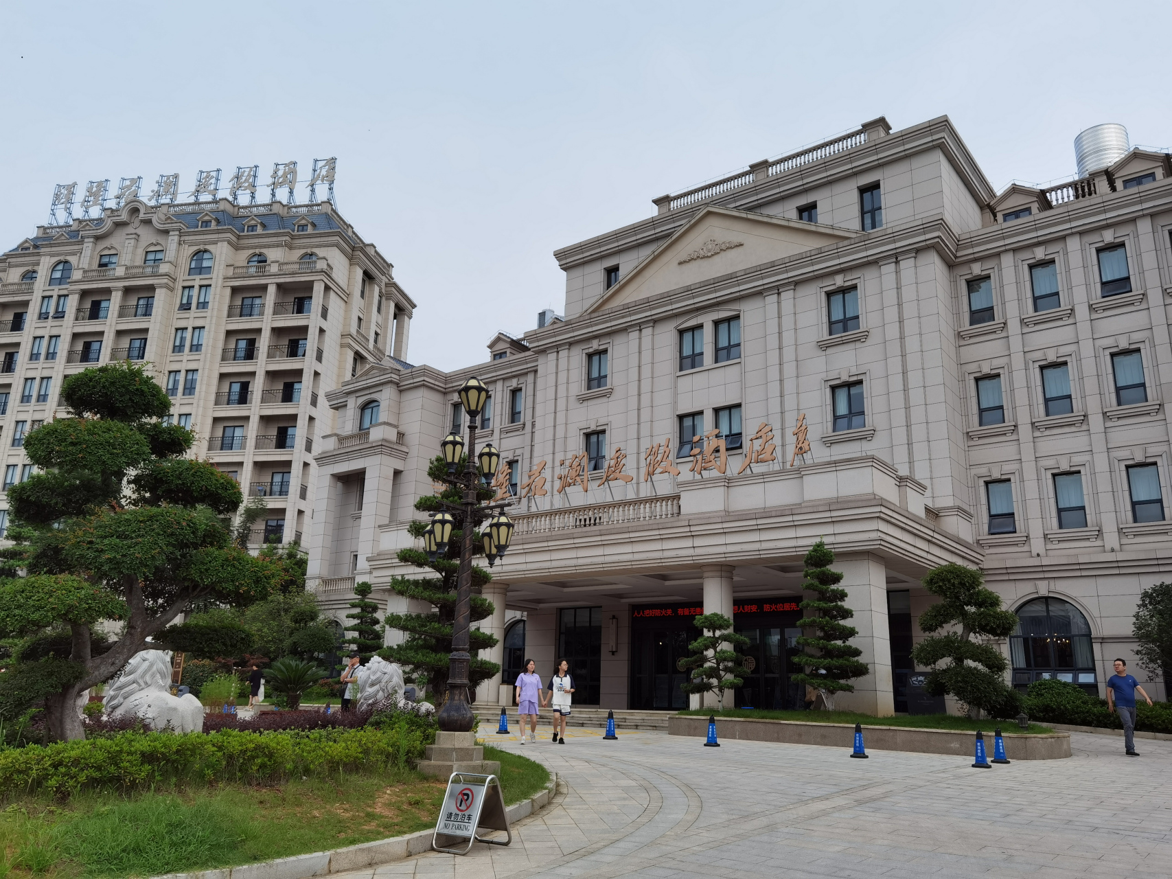 自驾安徽六安,霍山县这家酒店有绝美江景房