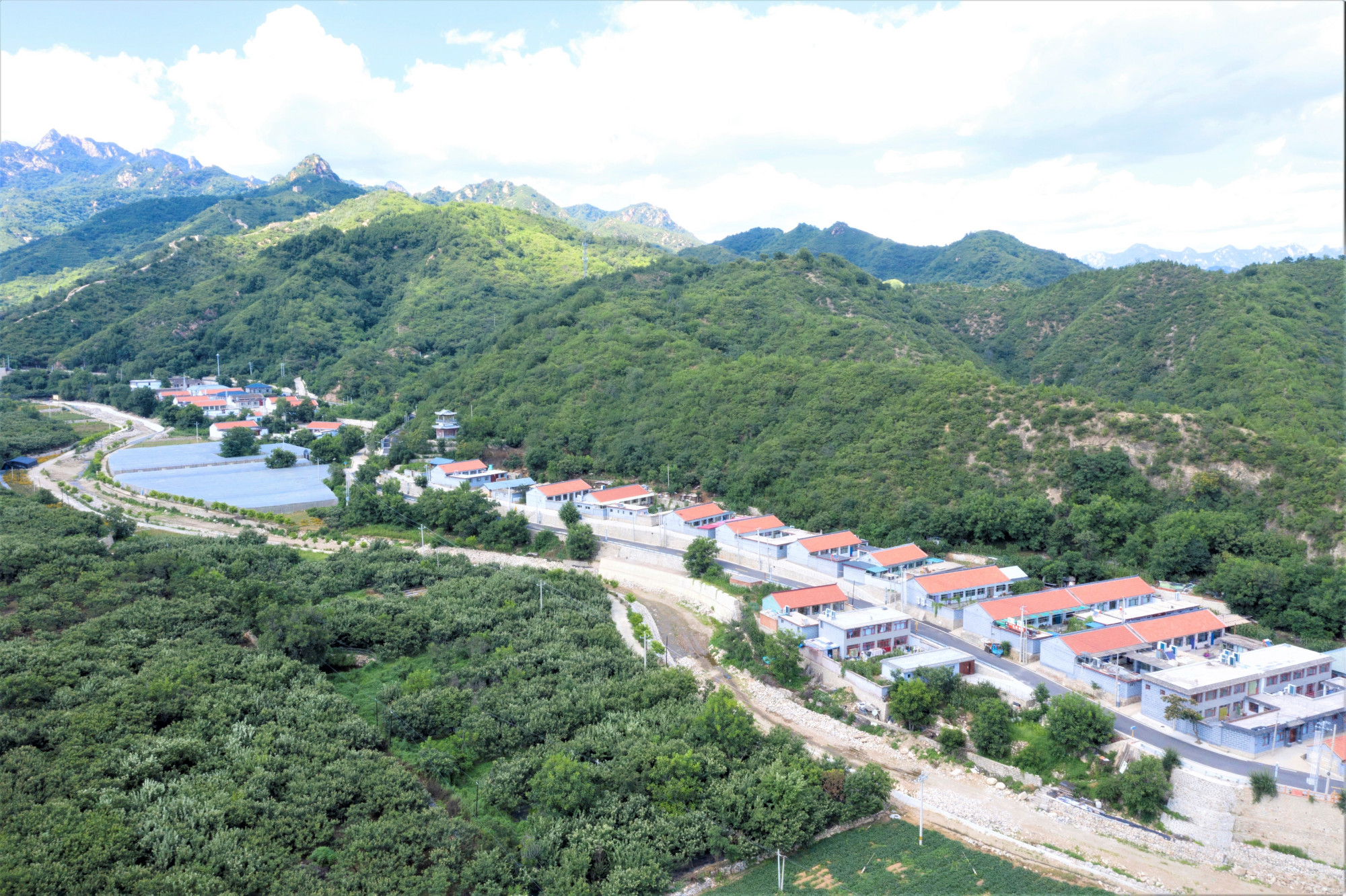 密云区蔡家洼村西白莲峪村上榜全国文明村