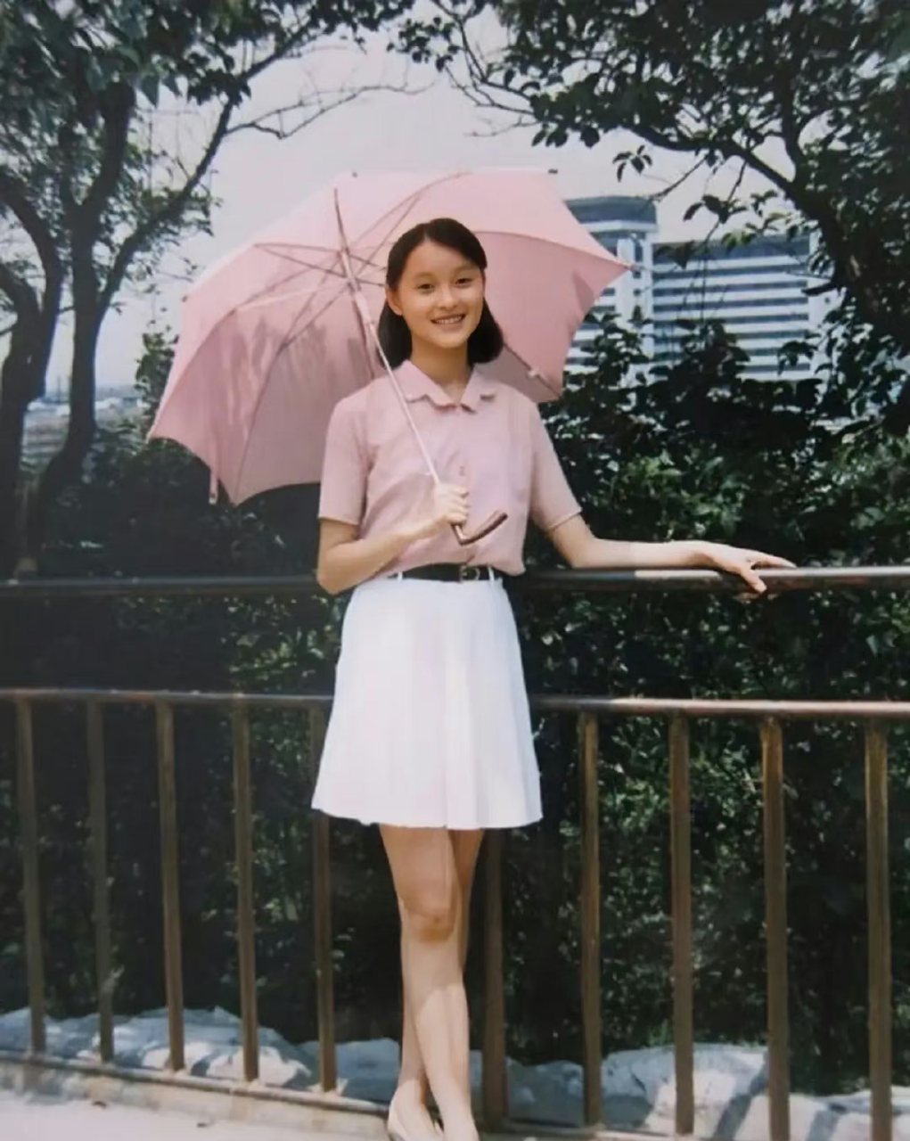 吴越年轻时照片图片
