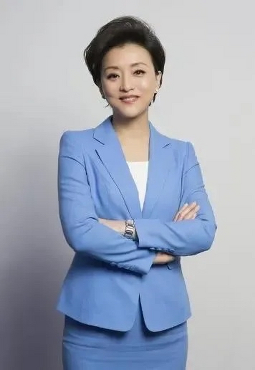 近期遭遇一桩财务风波,其商业版图也被揭开,杨澜控制着阳光媒体等四大