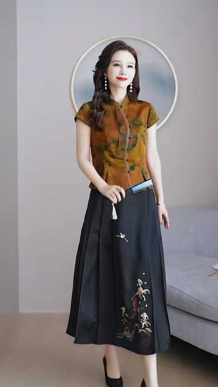 香云纱改良旗袍款上衣搭配老料马面裙设计