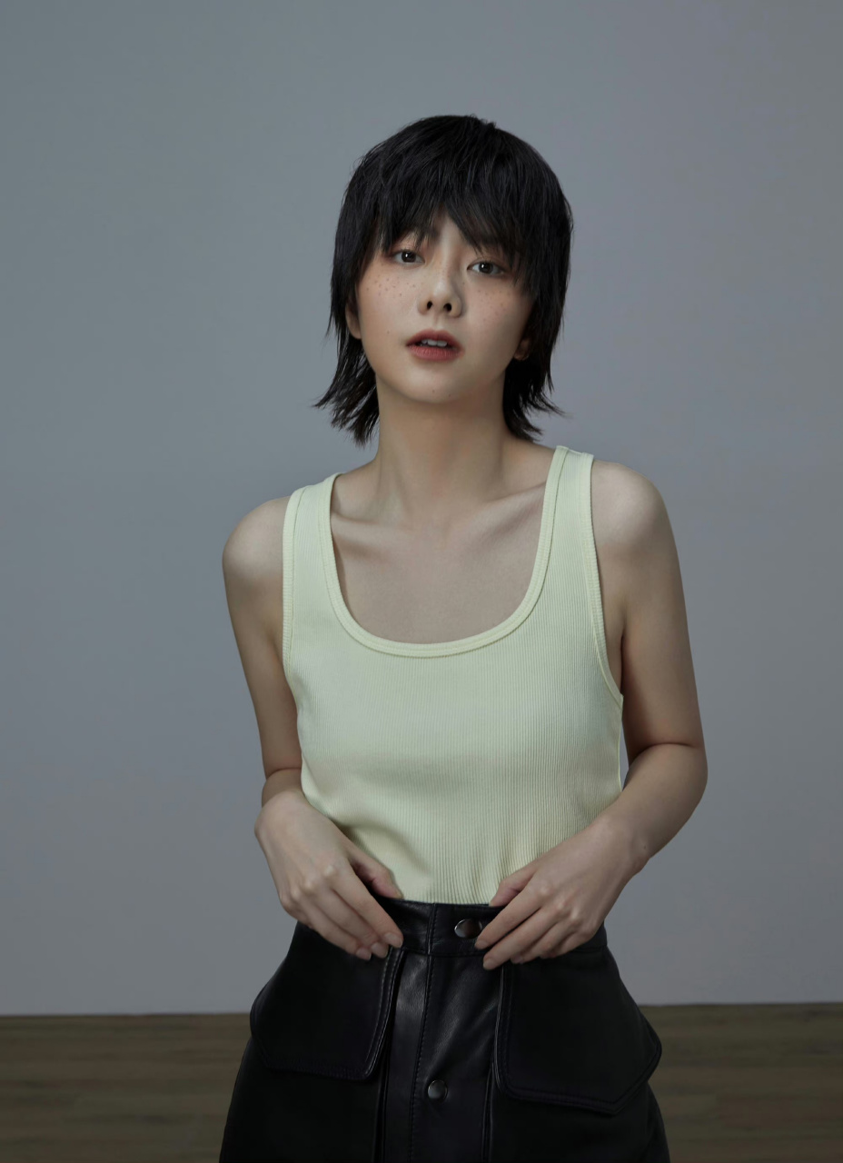 谭松韵白嫩美腿玉足[打call][打call][打call]