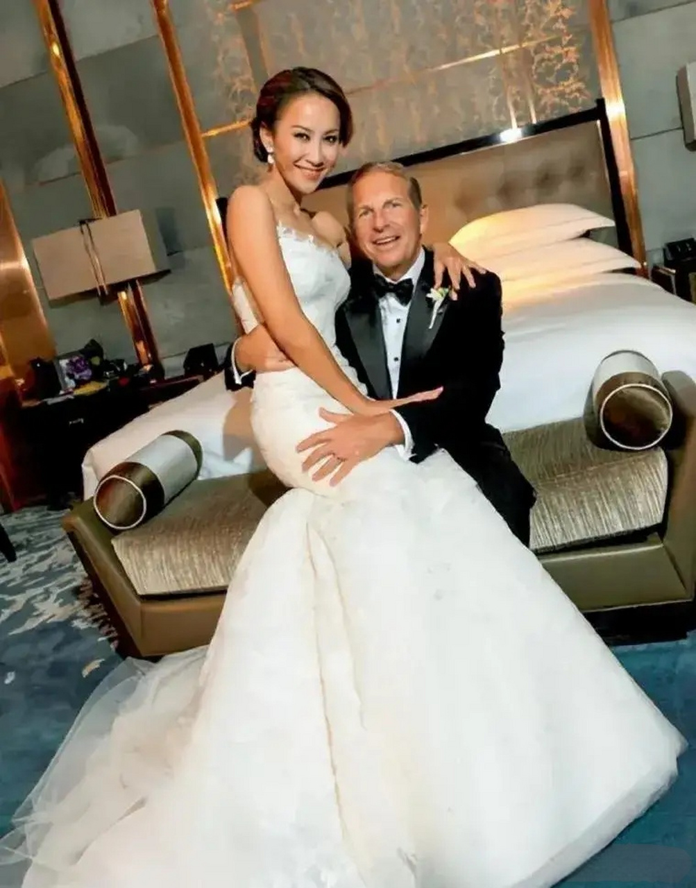 歌手李玟因抑郁轻生,回头看,嫁给白人老头根本没有获得幸福,女人要睁