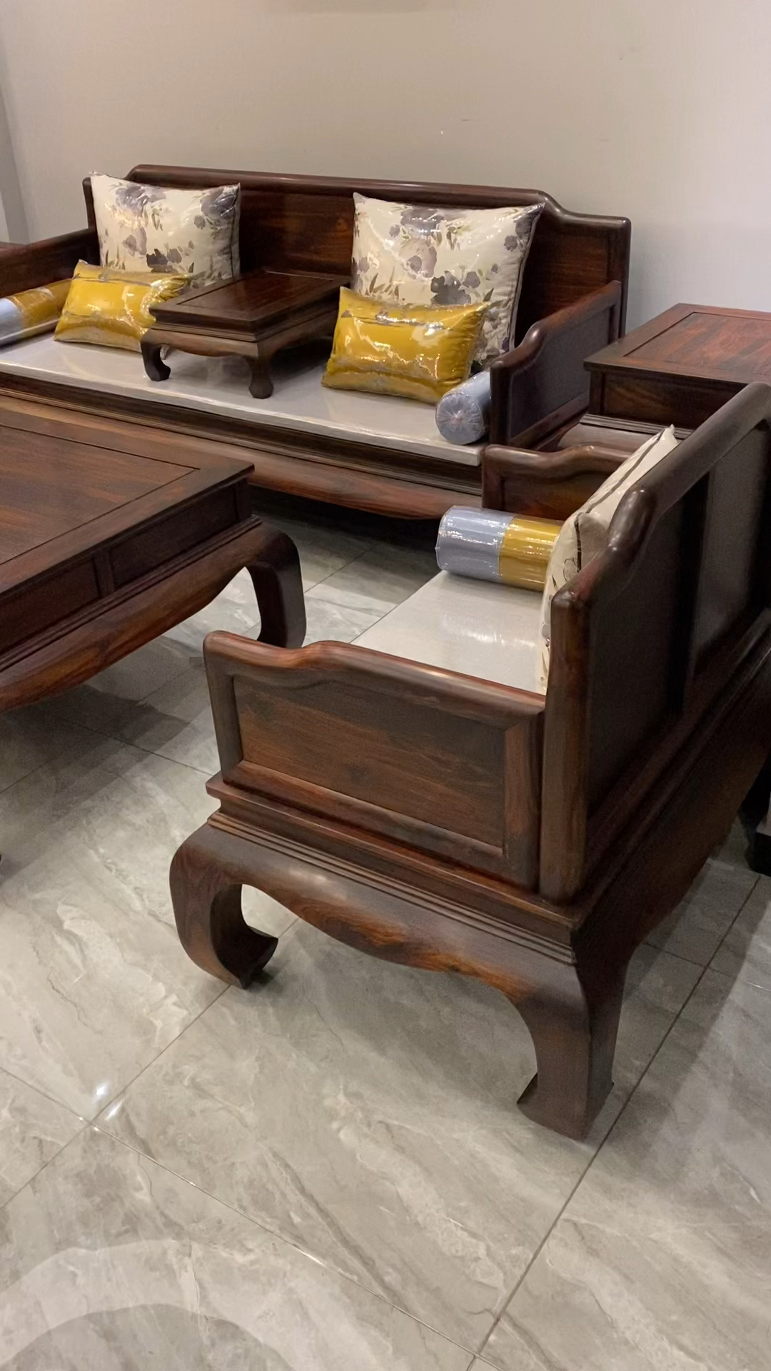 阔叶黄檀明式罗汉沙发,款式器型满足大多数人的需求!-度小视