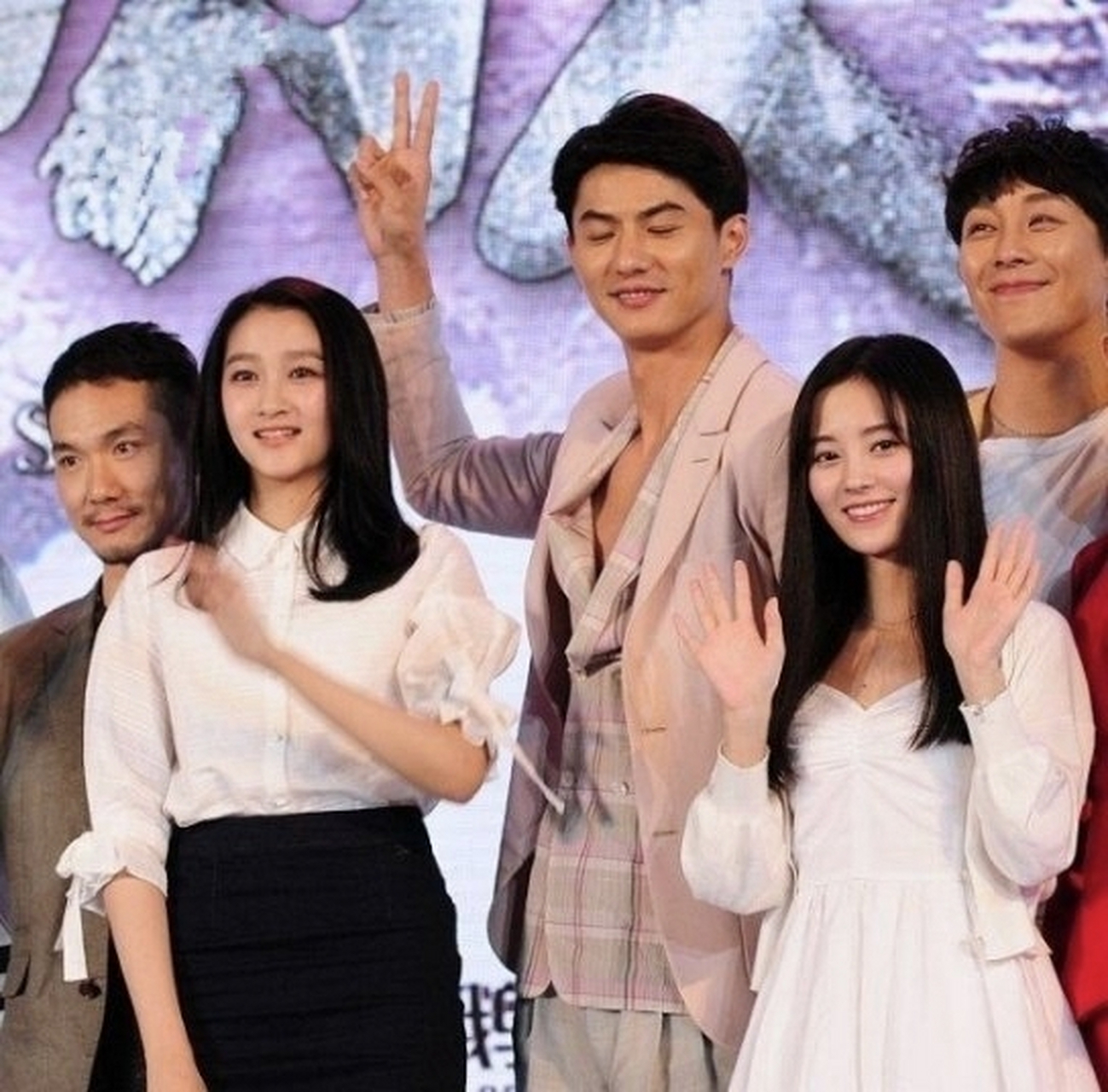 关晓彤和鞠婧祎的同框,没想到两个人还合作过