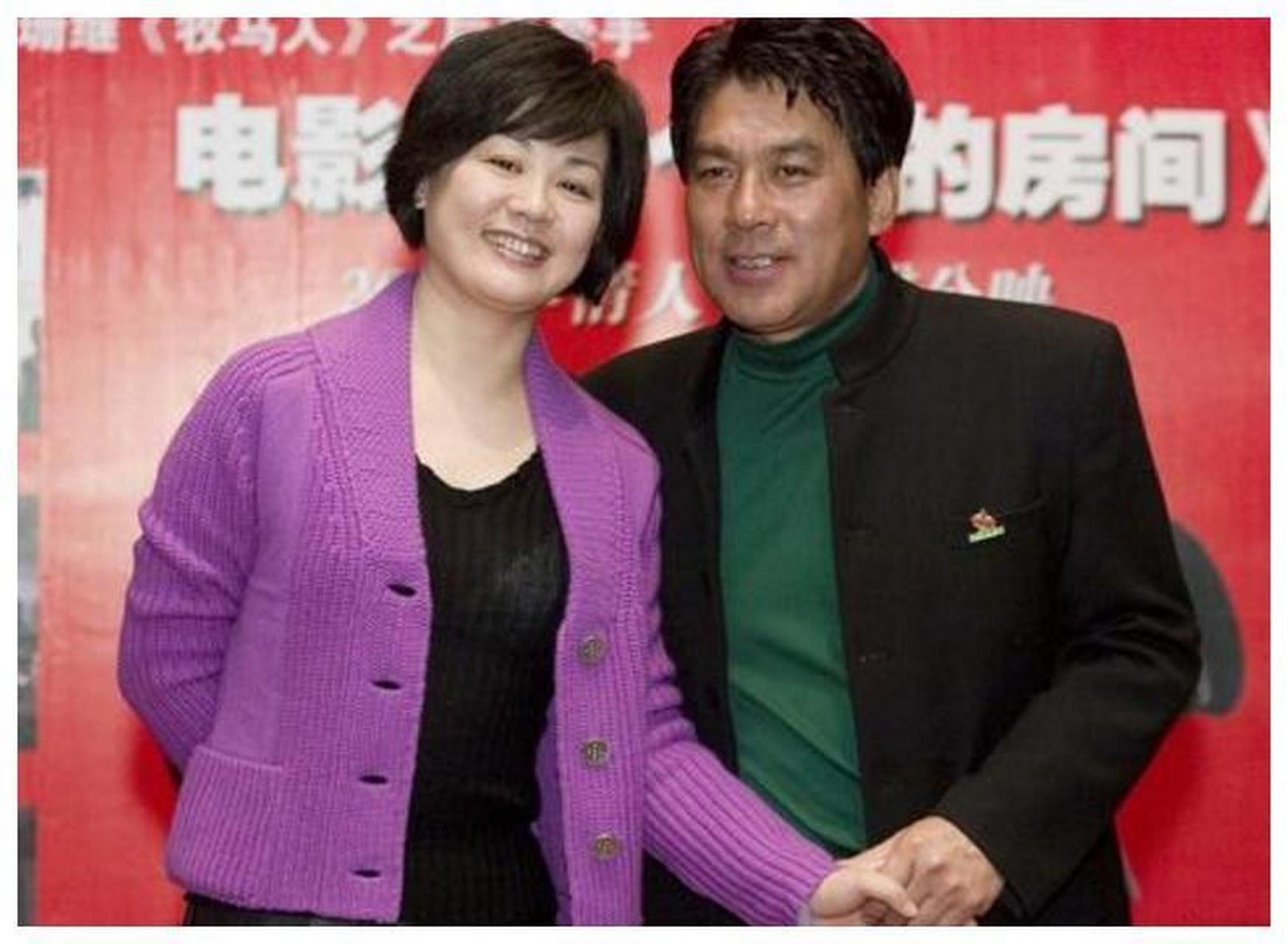 1982年第3期《电影画报》封面还专门刊登了主演朱时茂和丛珊的照片.