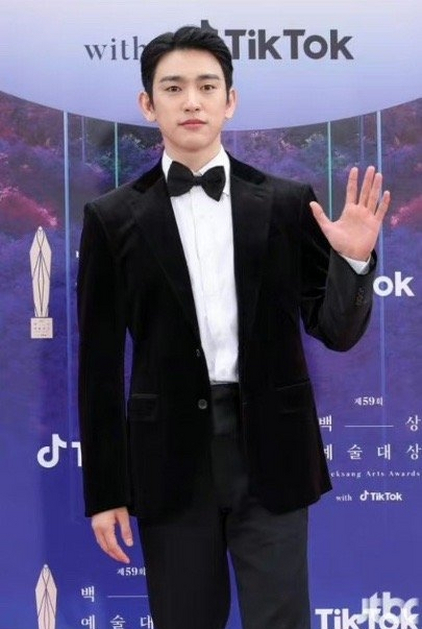 朴珍荣今日服役入伍,刚获百想新人奖不久  got7成员朴珍荣5月8日以