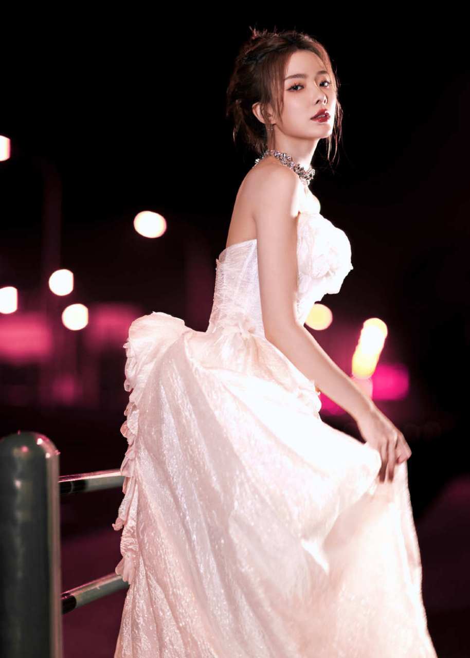 陈卓璇  仙女裙  绑腿高跟鞋