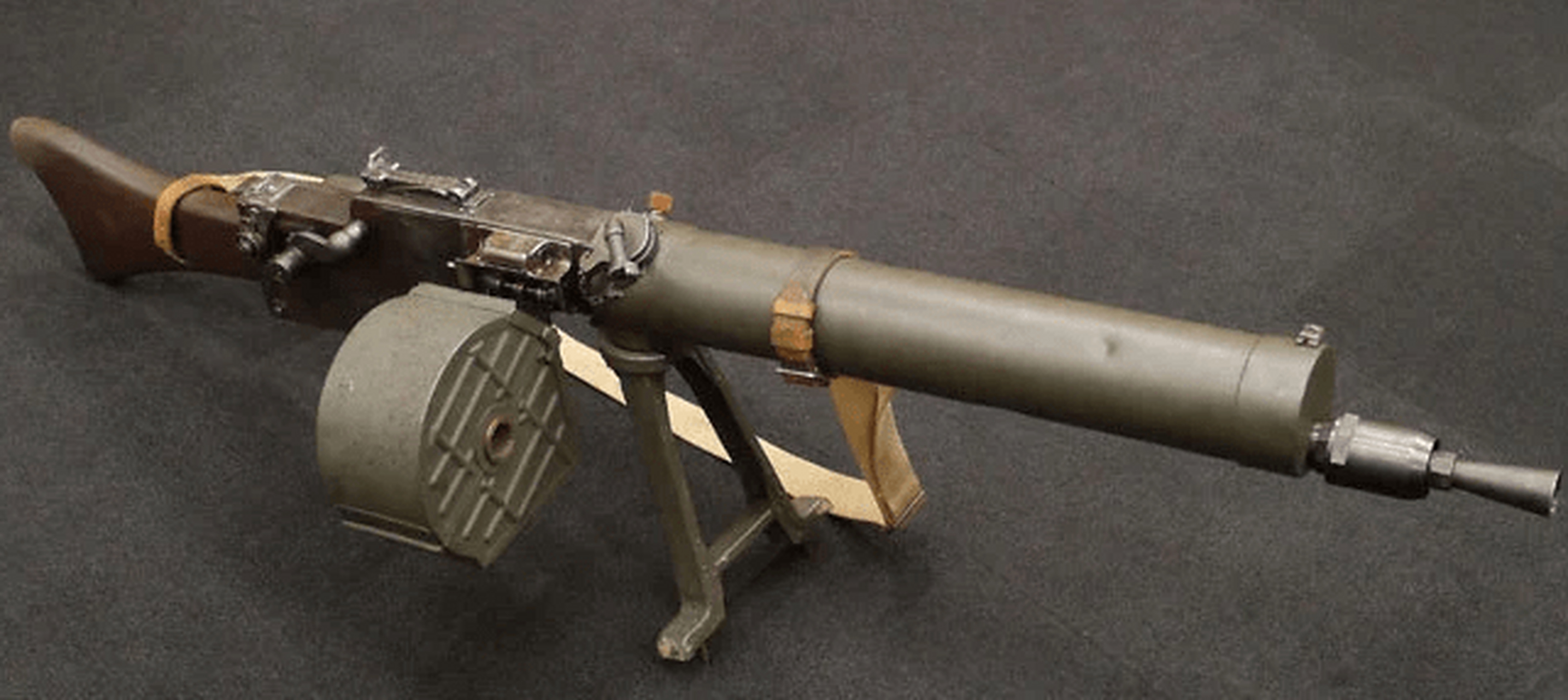 德国轻机枪的鼻祖mg08/15轻机枪,现在"换汤不换药"   在1915年,随着