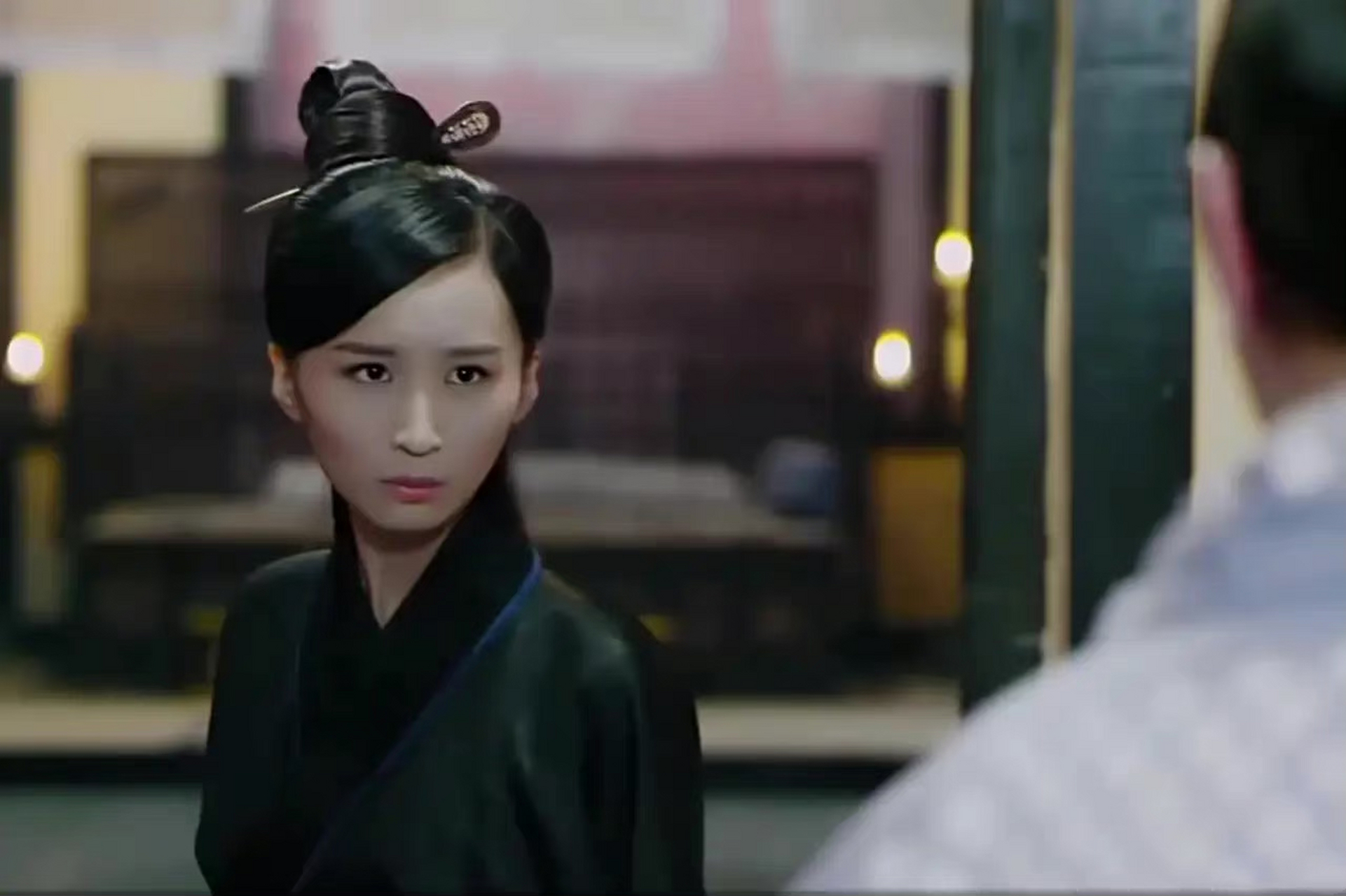 任嘉伦的老婆聂欢曾经在《通天狄仁杰》中饰演杀手冷月,两人也算相逢