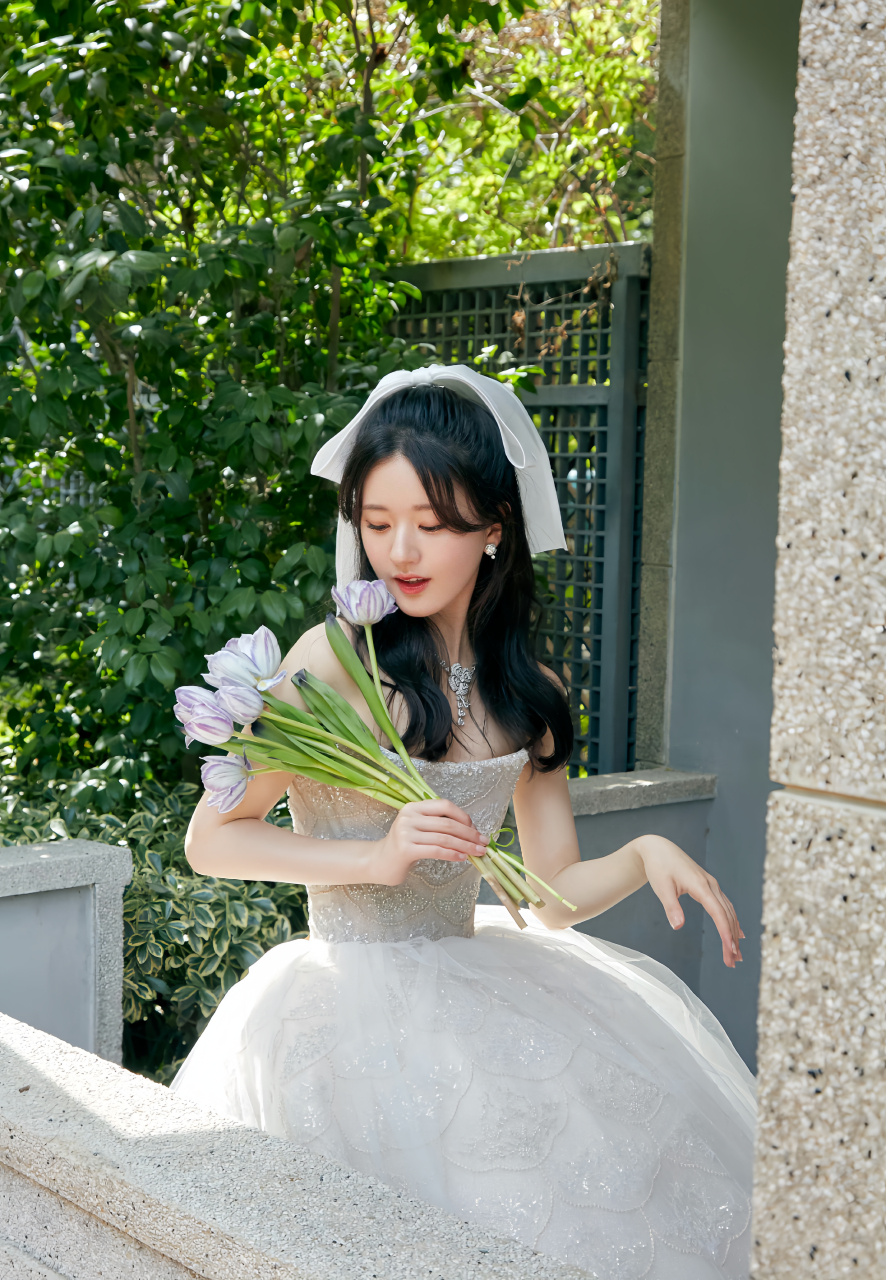 赵露思 一袭白色婚纱礼服 [太阳]甜美可爱 灵动俏皮 宛如人间小天使