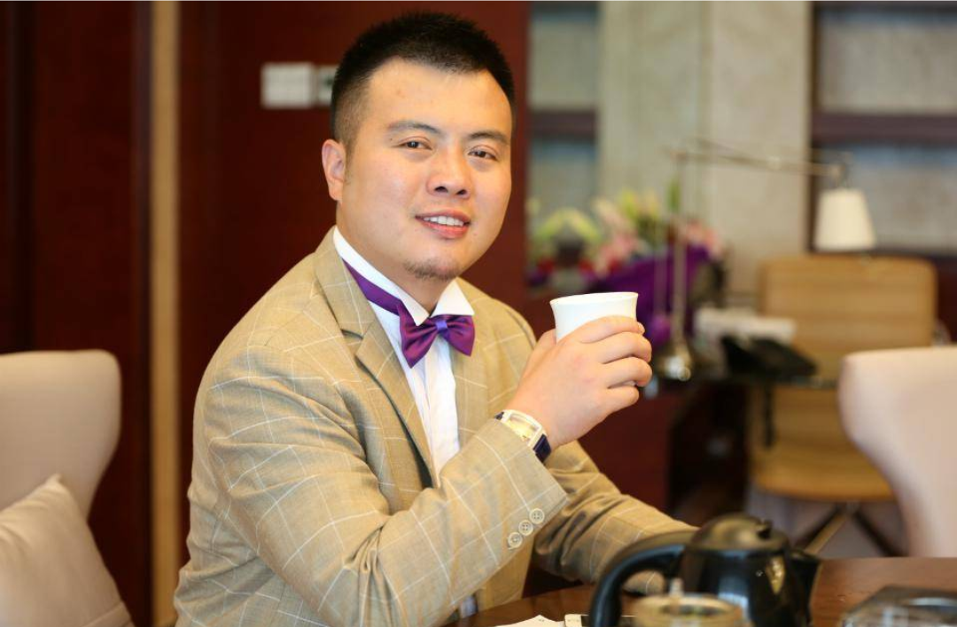 "成功学大师"杨涛鸣落网网,声称曾帮100多草根开上劳斯莱斯