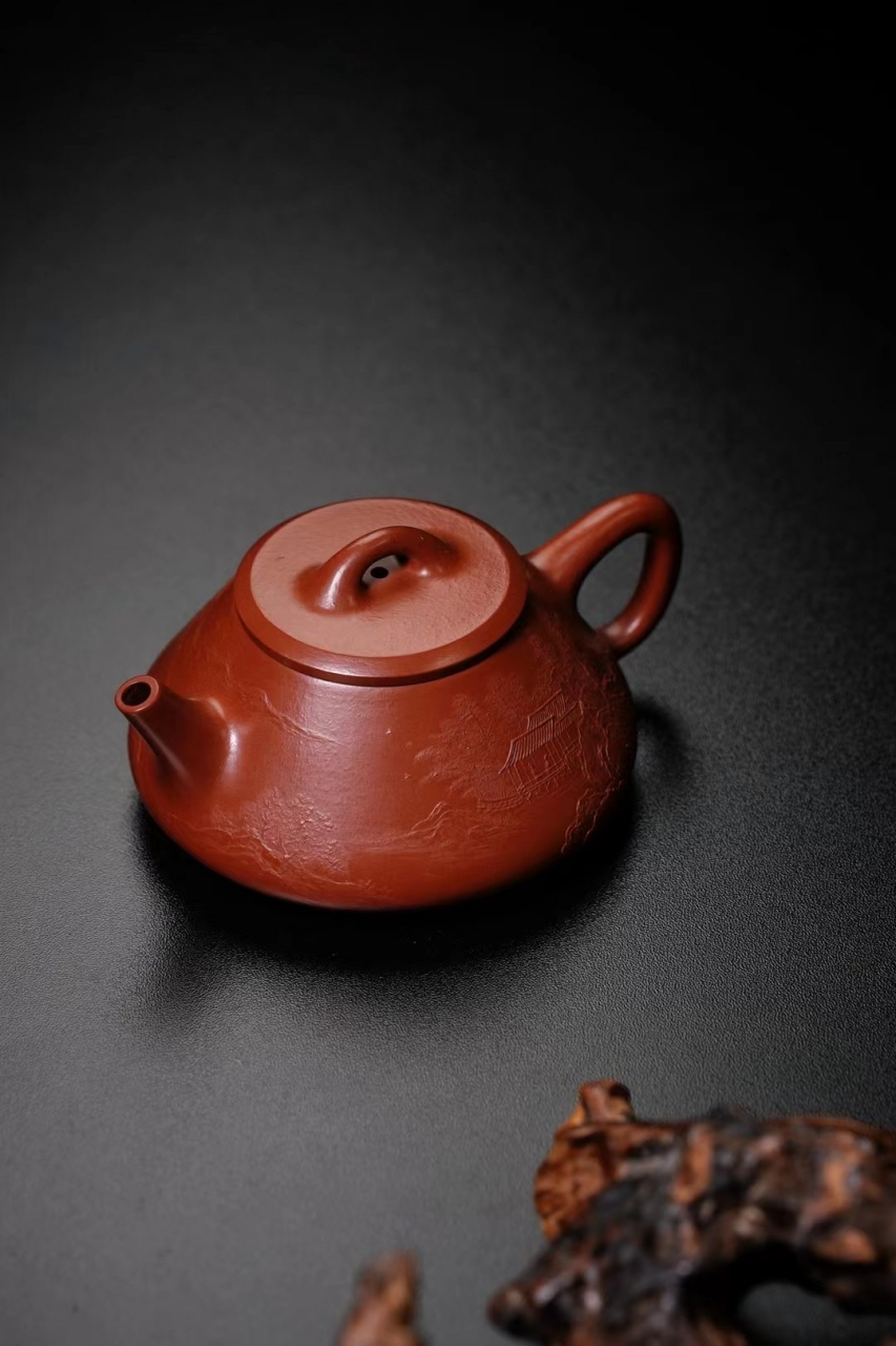 泥绘山水 任瓢 大红袍料本色泥绘 质感一流.#宜兴紫砂壶# #全手工