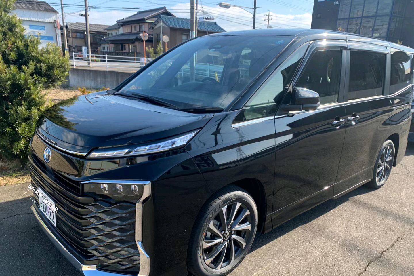 2023版丰田voxy登场,潮范十足,侧滑门 犀利灯组,足够时尚