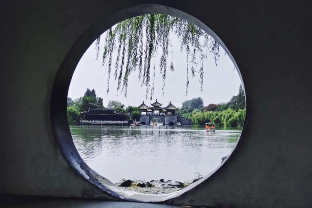 透过窗看不一样的风光