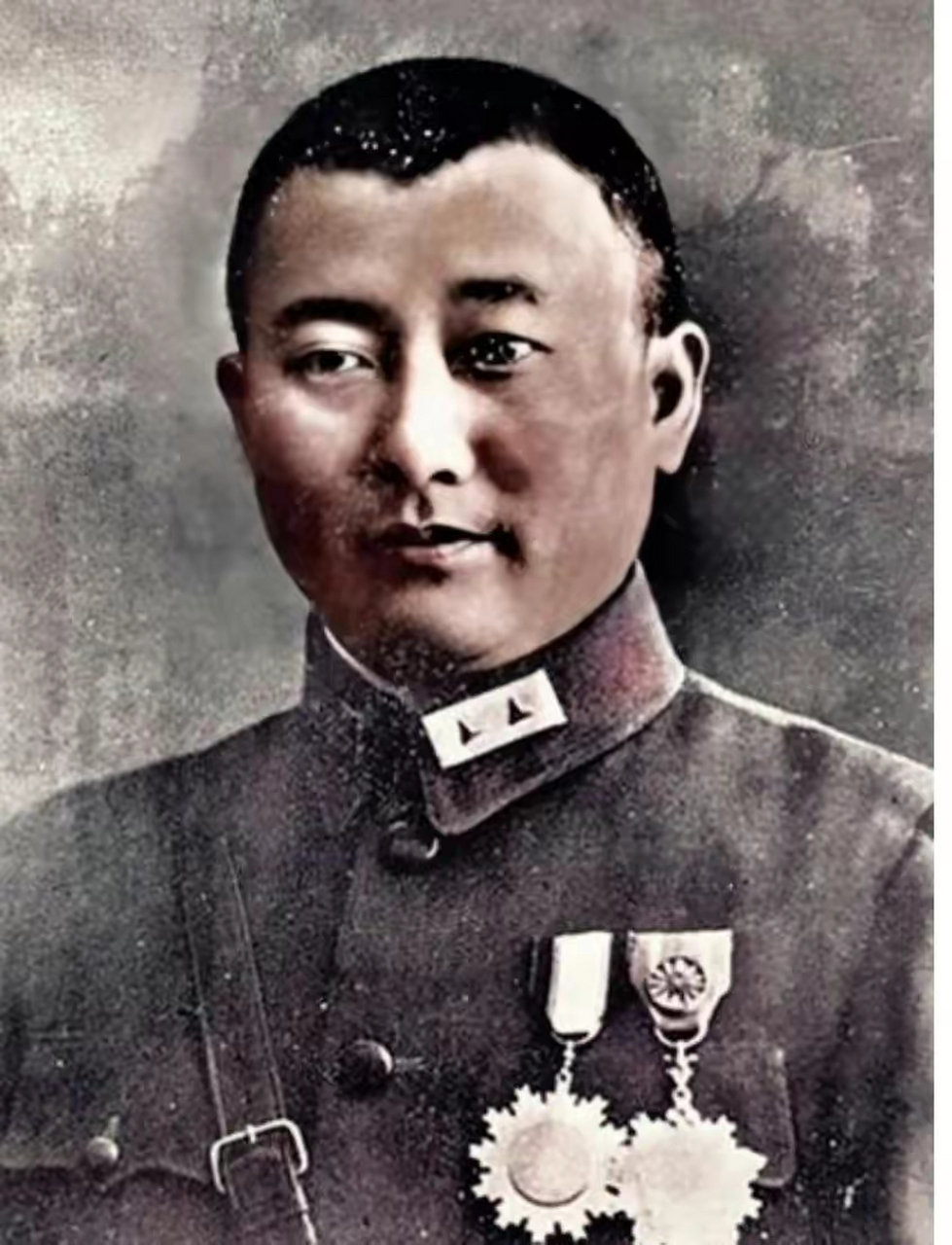 这是国军第29军军长,刘戡生前留下的一张照片,刘戡毕业于黄埔军校第