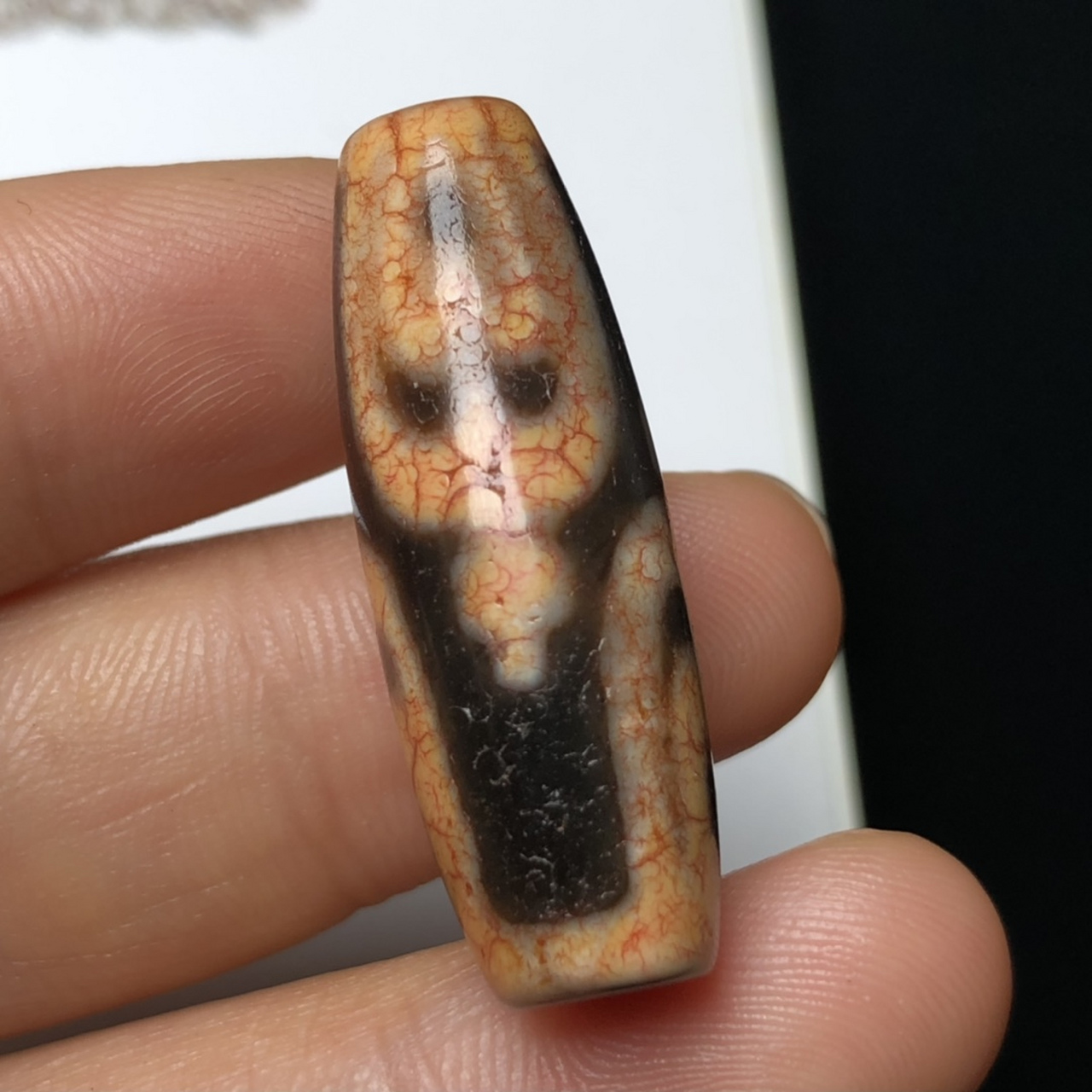 藏区回流老料高油包浆血丝【宝瓶天珠】 尺寸:33*11毫米 重量6.