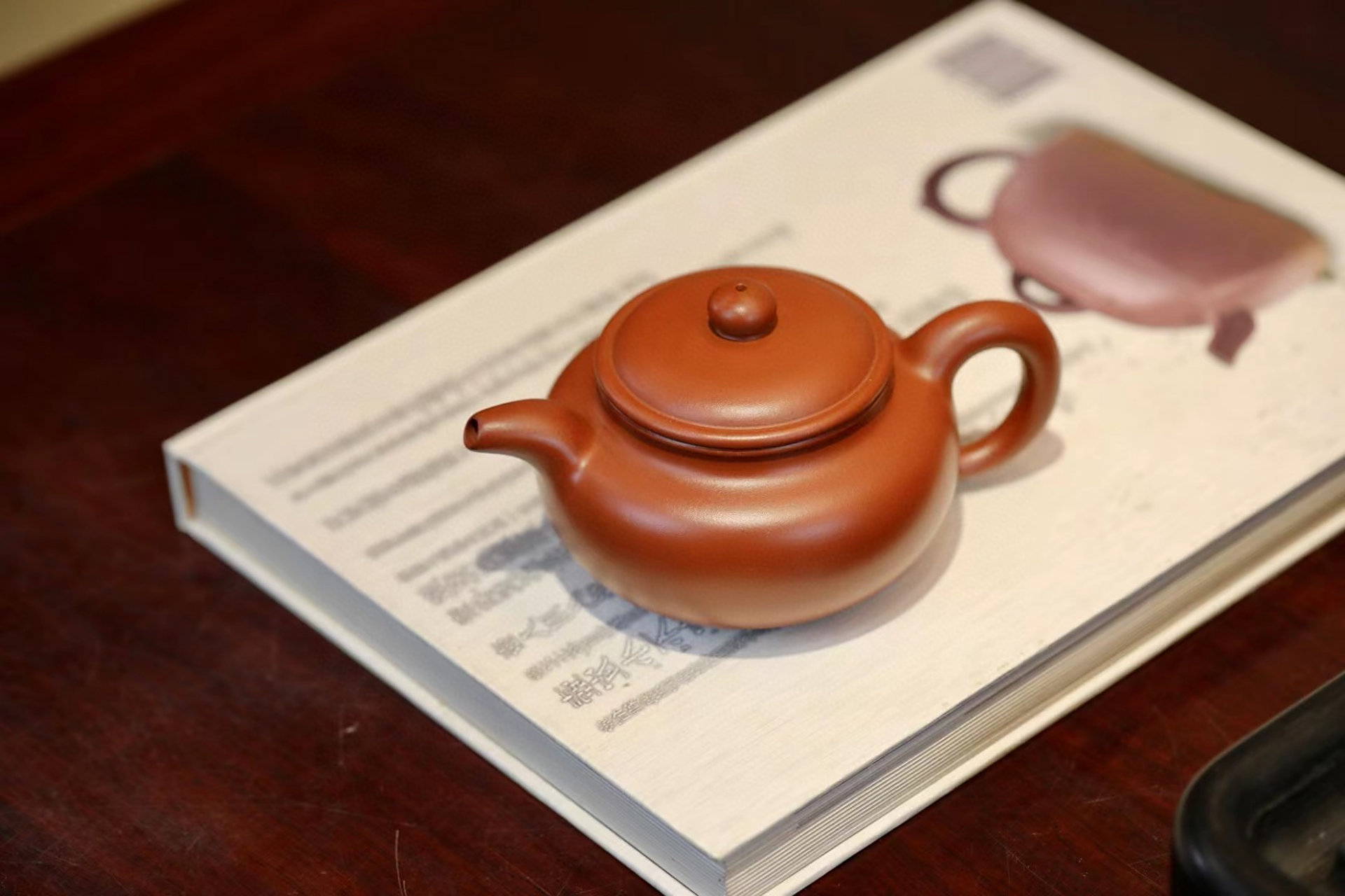 寿珍仿古|优质红皮龙|300cc|全手  壶腹浑圆饱满,线条张弛有度,简而不