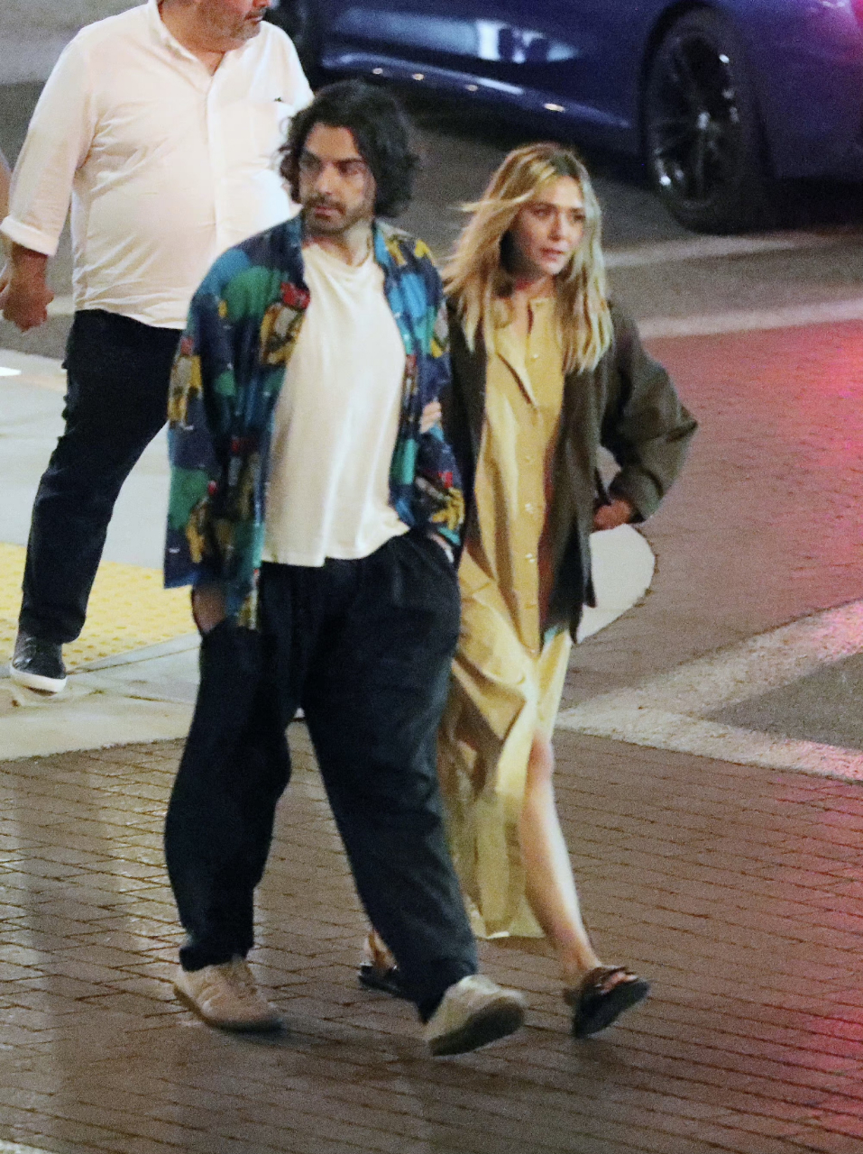 奥妹elizabeth olsen和丈夫在洛杉矶外出街拍