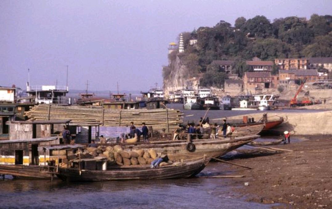 江西九江老照片,80年代街头景象流出!这些景点景观你认得不?