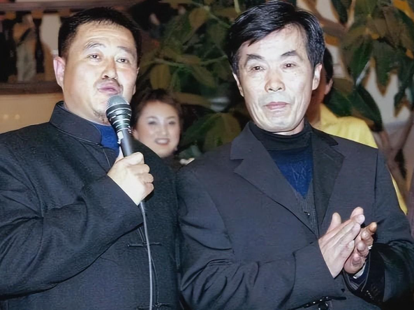 75岁的老艺术家何庆魁被儿子揭露:靠卖字画生活,每月1万够花