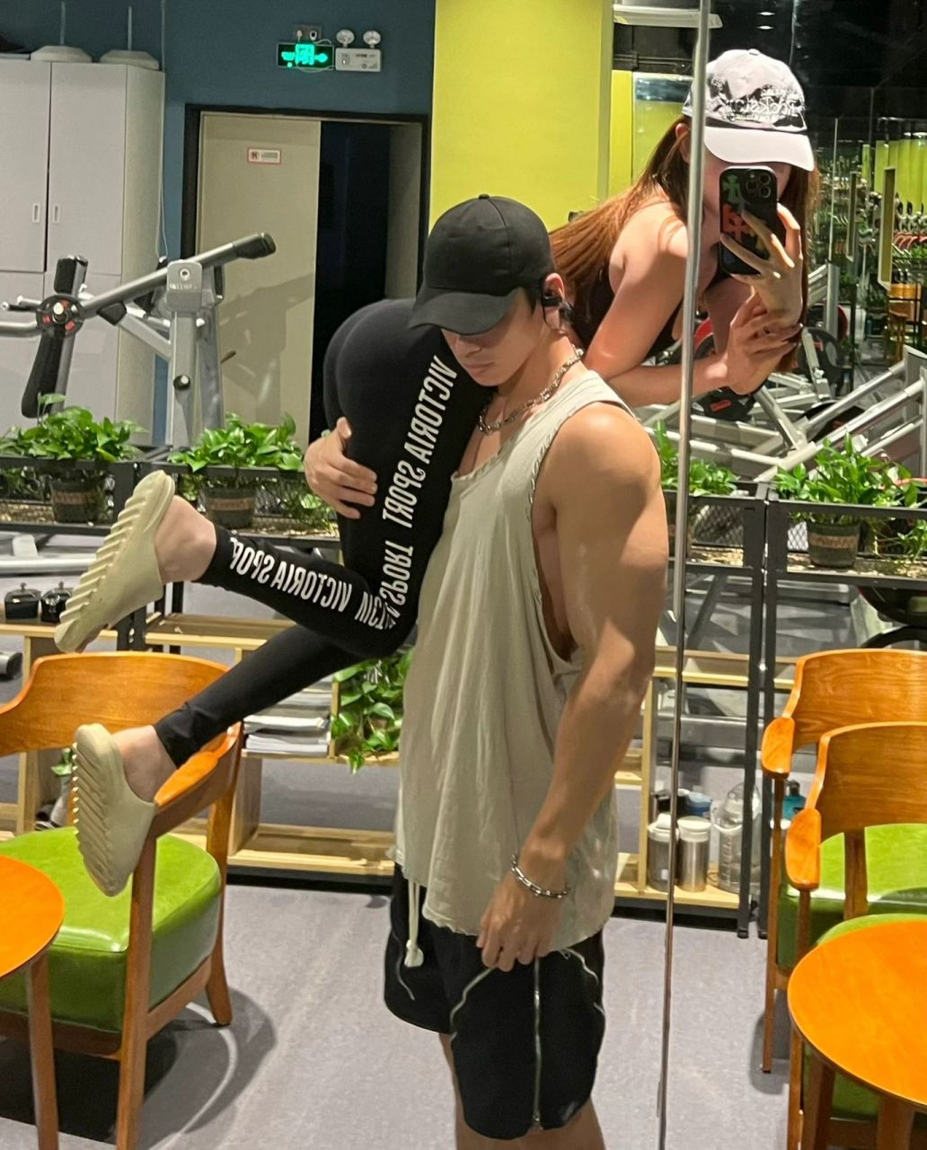 不露脸的情侣健身照怎么拍?