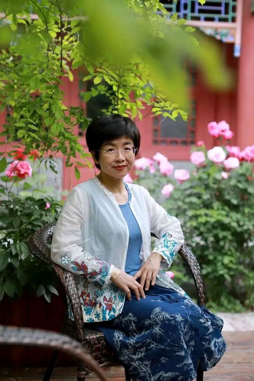 北大历史系赵冬梅教授说:"如果你对历史感兴趣,首先,你先开放你的