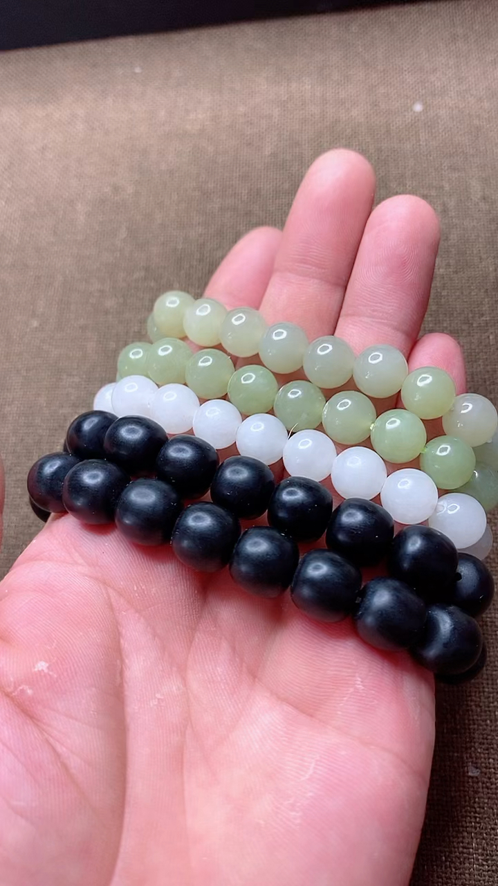 精品和田玉黄口料青海料墨玉手串