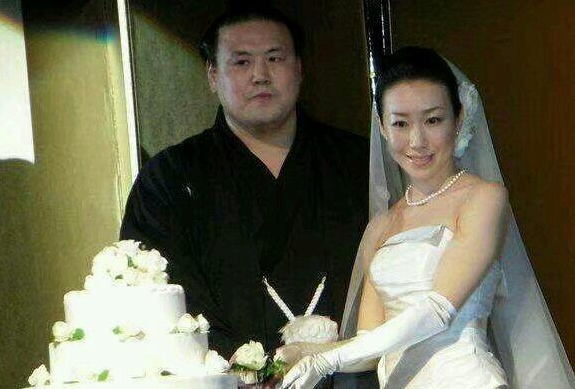 跟相扑运动员结婚是什么感受,让我们听听亚伯勒的妻子怎么说