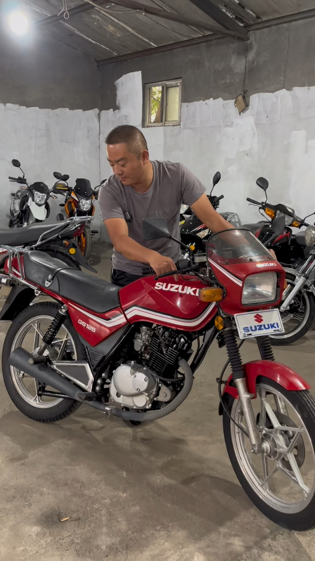 进口黑机铃木王gs125经典情怀老车