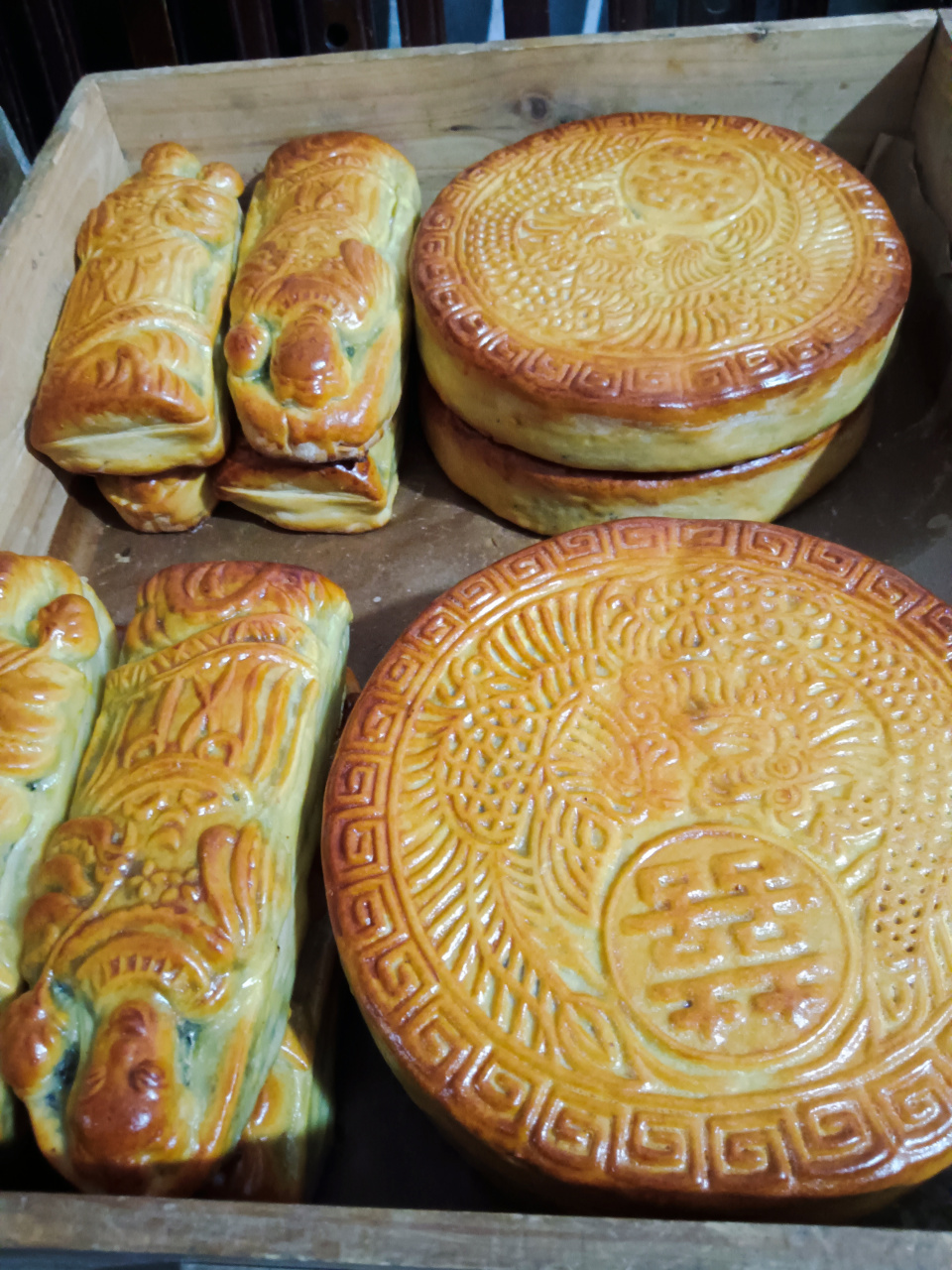 龙凤喜饼又称龙凤命饼全合,是广西钦州灵山人结婚送礼用的大饼,也是