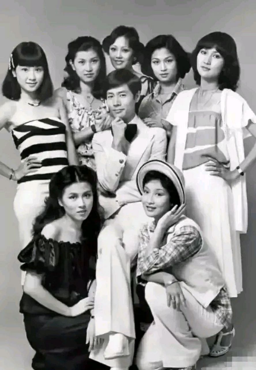 七十年代香港演员,那个时候没有整容脸,都是纯正的靓女帅哥
