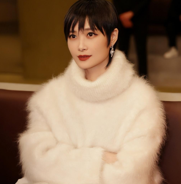 没作品又没流量?却很多次出席在重要场合,39的李宇春早意是顶流