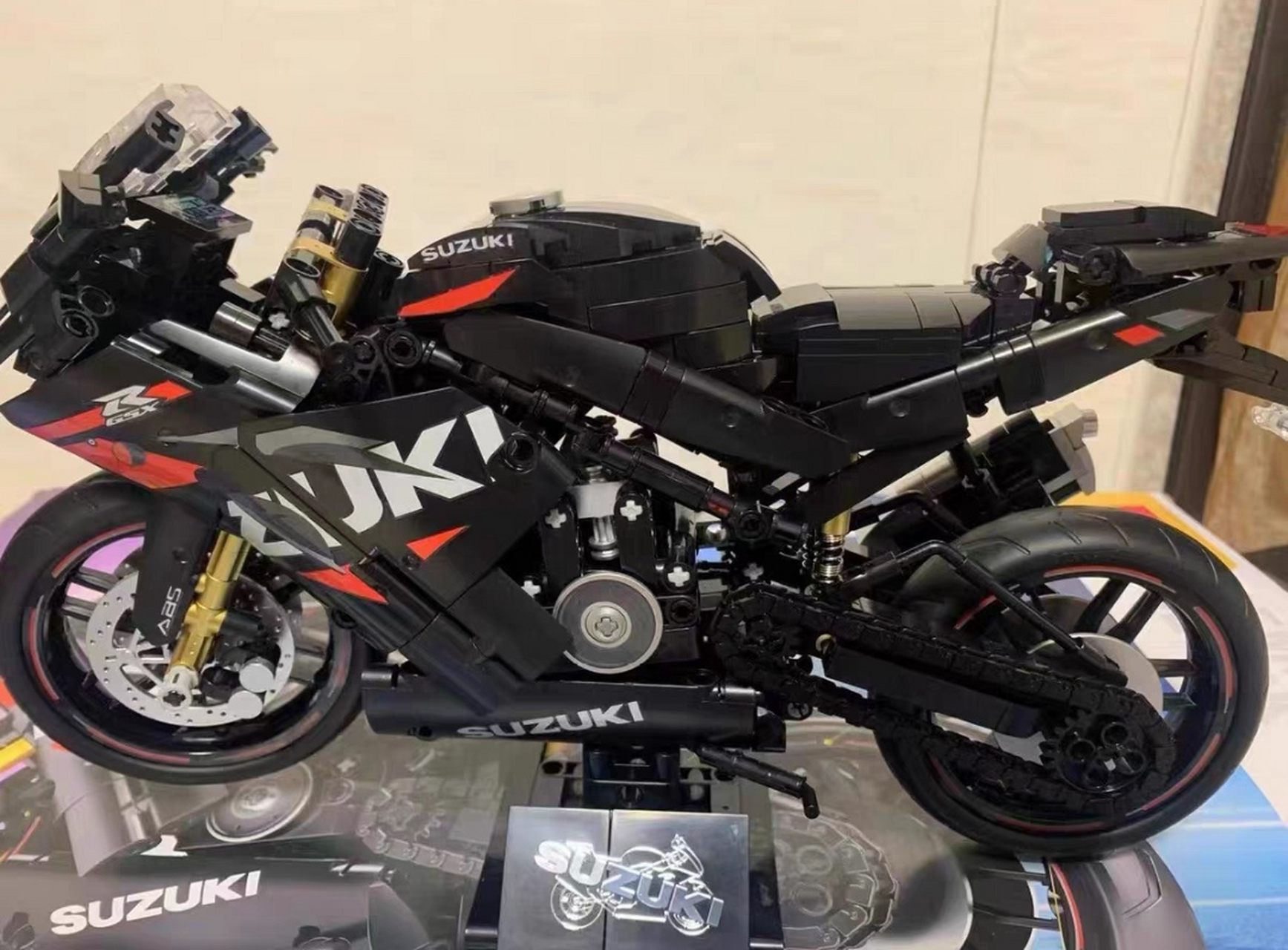 铃木gsxr1000r摩托车拼装积木模型成年高难度小颗粒益智男孩玩具!