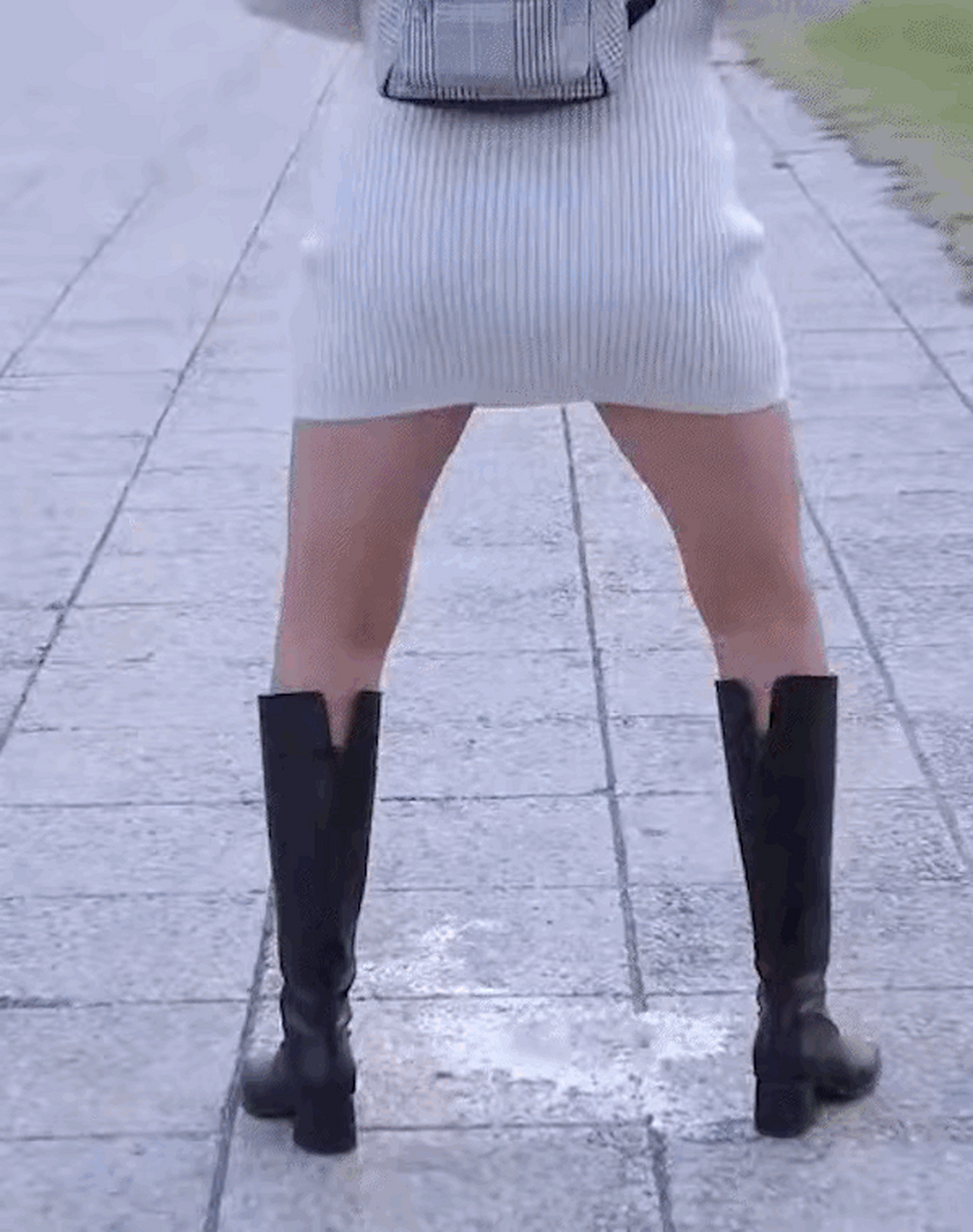 女生马路撒尿,应该如何应对