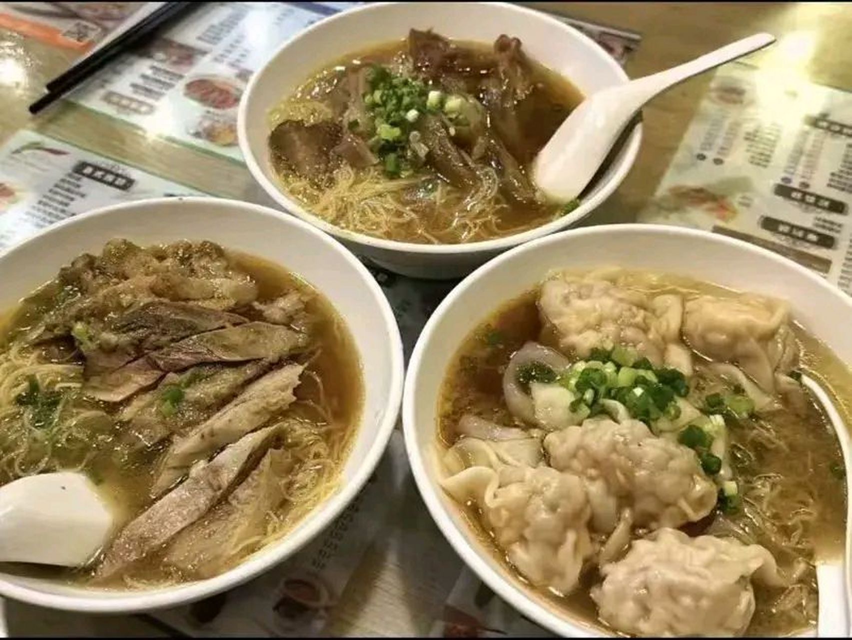 圖一是香港吃的清湯牛腩/牛肉麵,45港幣一碗.