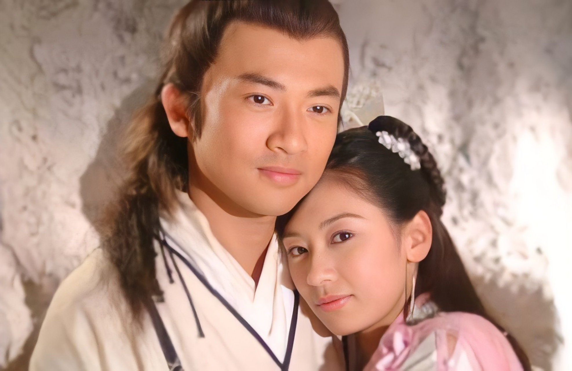 很多人觉得张无忌很渣,周芷若和赵敏对他很痴情,可是他就是不主动