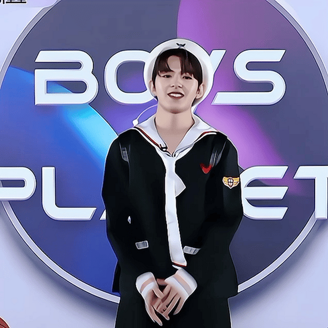 因为中国粉丝说过井汲大翔戴贝雷帽像李小狼,井汲大翔就记在心中,在