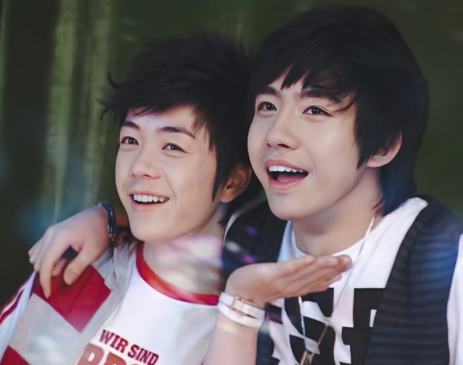 又是被王栎鑫俞灏明甜到的一天,他们部落选了两首歌曲,有一首歌是