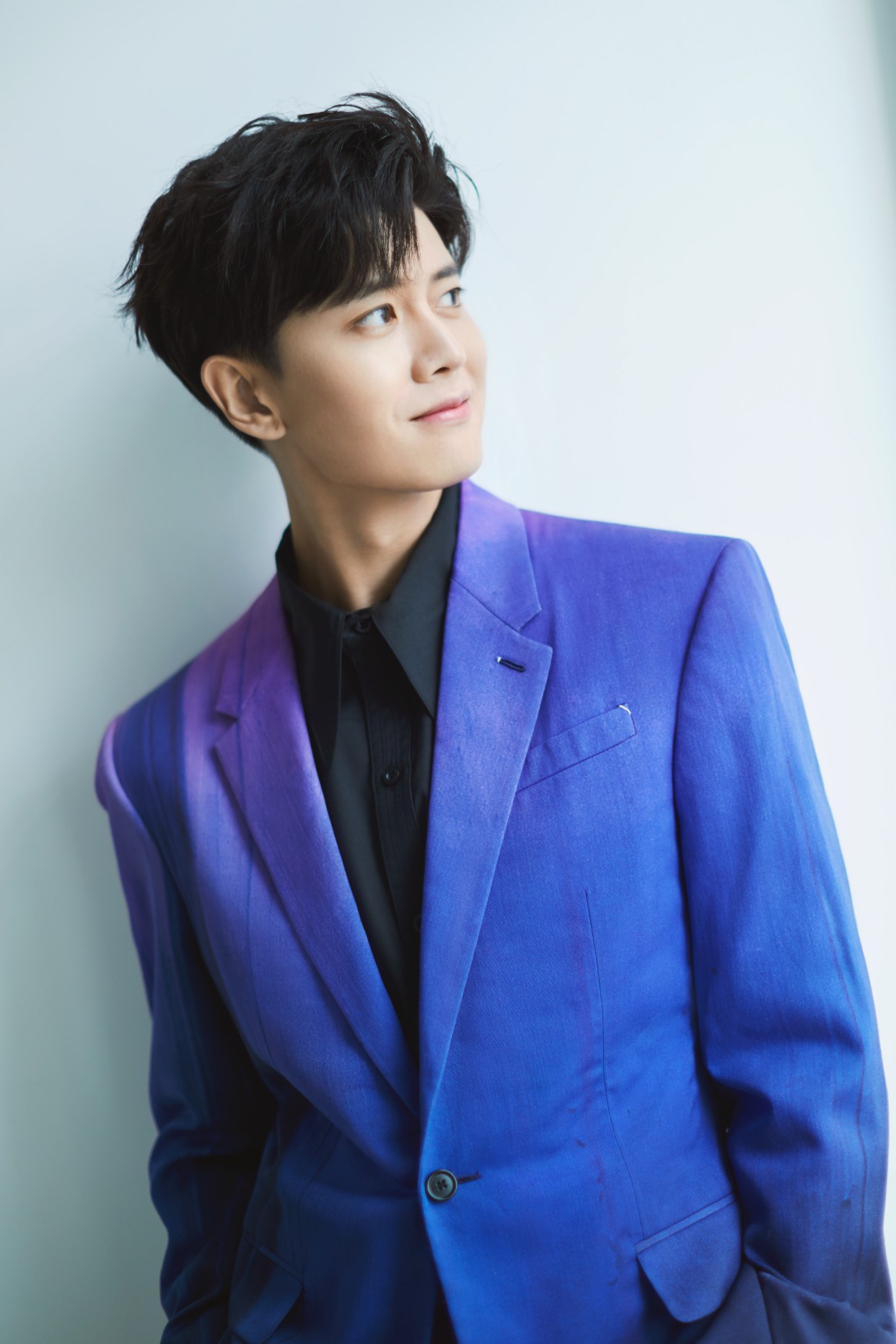 妈呀,嘉伦这组图真的sha到我了,这渐变紫也太帅了吧!