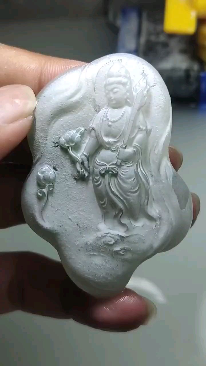 翡翠雕刻大势至菩萨,还没抛光-度小视
