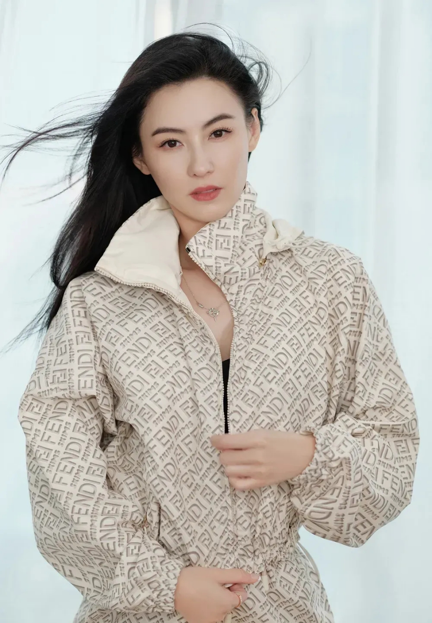 张柏芝回应出轨传闻,承认了在和谢霆锋结婚之前,和别人有过一段感情